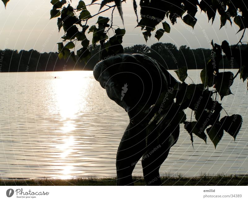 Skip into Skulptur See Abenddämmerung Boje Wasser Küste Reflektion Einsamkeit friedlich