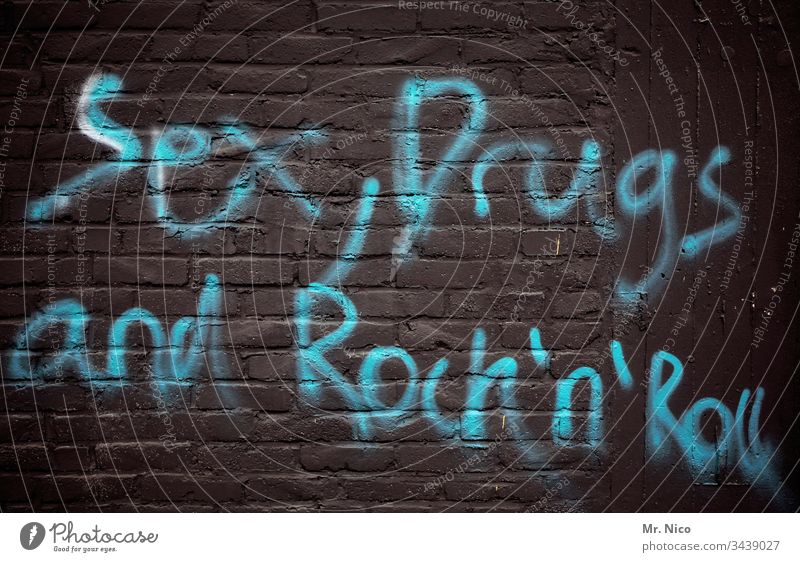 Dreiklang I des wilden Lebens Sex Drogen Drogensucht Rock 'n' Roll grafitti Mauer Rockmusik Freizeit & Hobby Show Wandmalereien dreckig Liebe bizarr Laster