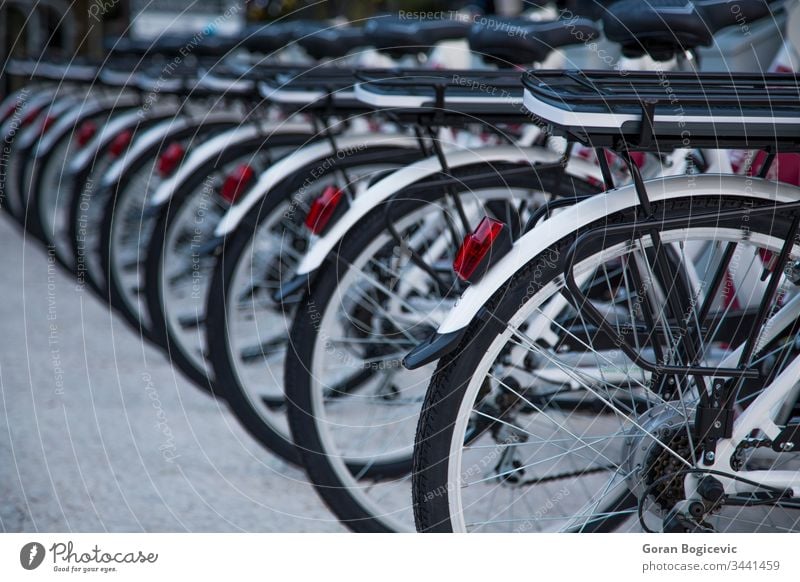 Öffentliche Fahrräder Großstadt Fahrrad Rad Verkehr urban Reihe Transport Ökologie Reifen Straße alternativ Mitfahrgelegenheit Miete umgebungsbedingt