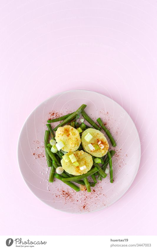 Gesunde grüne Bohnen mit Kartoffeln, Paprika und Zwiebeln Gemüse Vegane Ernährung Lebensmittel gesunde Ernährung Mahlzeit Hintergrund Gabel Mittagessen Diät