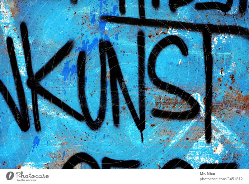 Kunst Kunstwerk Kitsch Schriftzeichen Grafik u. Illustration Graffiti blau Kultur Subkultur Jugendkultur Strukturen & Formen Spray dreckig Typographie