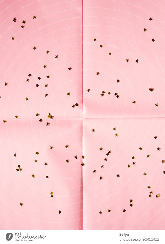 Rosa Papierhintergrund mit Sternen und Lichtern rosa Korallen funkeln Weihnachten Neujahr Hintergrund Zauberei u. Magie Textur Geometrie abstrakt Kunst Konzept