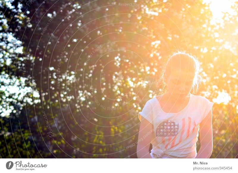 cosmic girl Lifestyle Ferien & Urlaub & Reisen Sommer Garten feminin Jugendliche 1 Mensch Umwelt Natur Sonnenlicht Klima Schönes Wetter Baum Park Mode T-Shirt