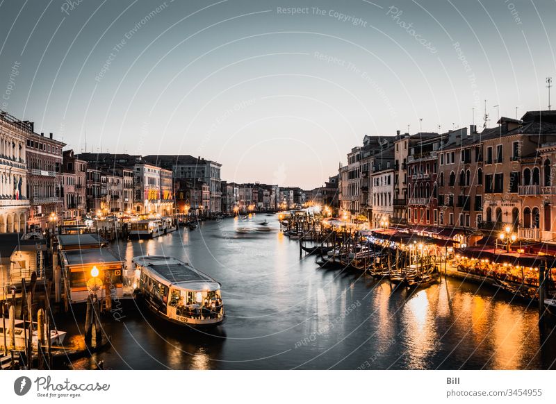 A Peaceful Evening in Venice Venedig Italien Kanal Sonnenuntergang Atmosphäre Sommer Wasser Urlaubsstimmung Warmes Licht Ferien & Urlaub & Reisen