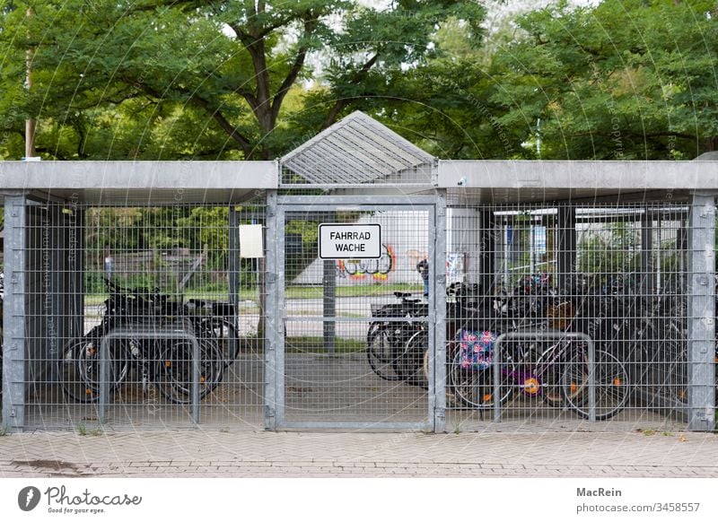 Fahrradwache fahrrad wache fahrräder abstellen verschlossen abgeschlossen berufspendler Bahnhofsviertel