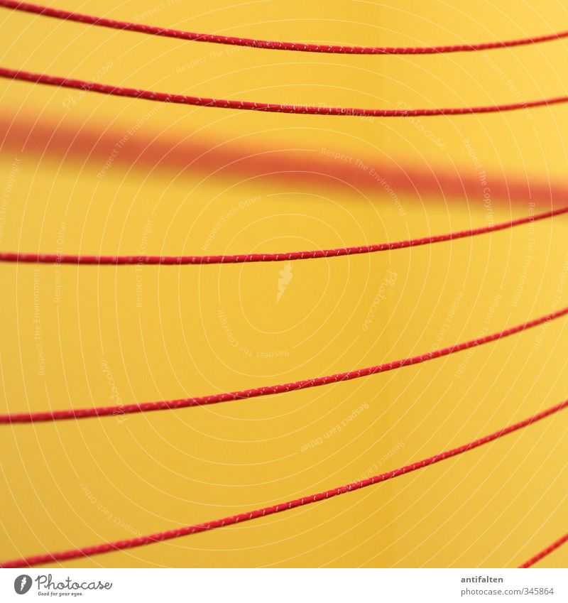 Wäscheleine oder Kunst? II Ausstellung Museum Kunstwerk Kultur Installationen Verpackung Dekoration & Verzierung Seil Kunststoff Streifen hängen gelb orange rot