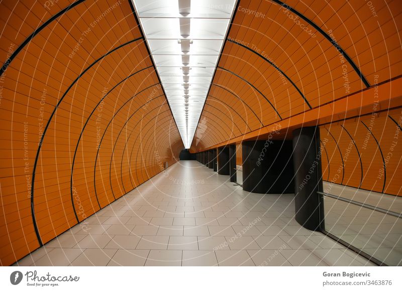 U-Bahnhof München Bogen Architektur Wandel & Veränderung Großstadt Farbe bunt leer Zukunft futuristisch im Innenbereich Reise Leben Licht Linien leuchtend