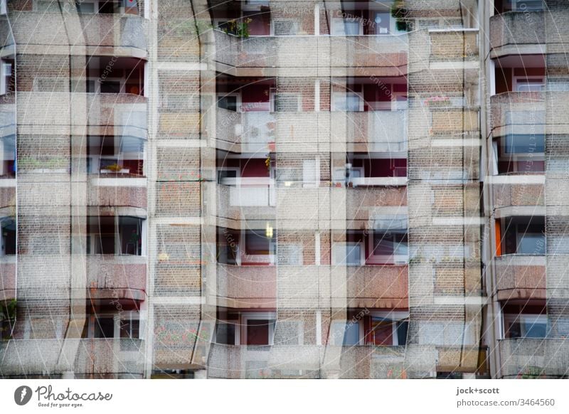 Kreuz und Quer auf dem Wohnungsmarkt Marzahn Plattenbau Fassade eckig Irritation Strukturwandel Sinnestäuschung Reaktionen u. Effekte Detailaufnahme Experiment