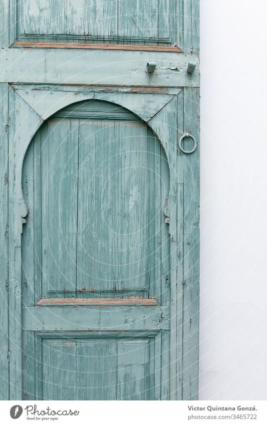 alte Tür grün gestrichen marrakech Marokko Afrika Aquamarin Architektur blau dreckig Türöffnung Eingang Ausfahrt Familie Gate Haus Innenarchitektur Schloss Holz