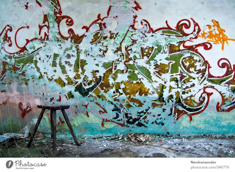 Zahn der Zeit... Renovieren Stuhl Raum Jugendkultur Subkultur Haus Gebäude Architektur Mauer Wand Zeichen Ornament Graffiti Kommunizieren mehrfarbig türkis