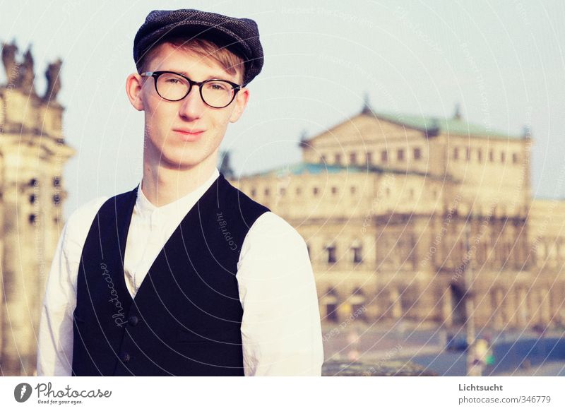 Studieren in Dresden Tourismus Sightseeing Städtereise Student Bildungsreise maskulin Junger Mann Jugendliche 1 Mensch 18-30 Jahre Erwachsene Theater Opernhaus