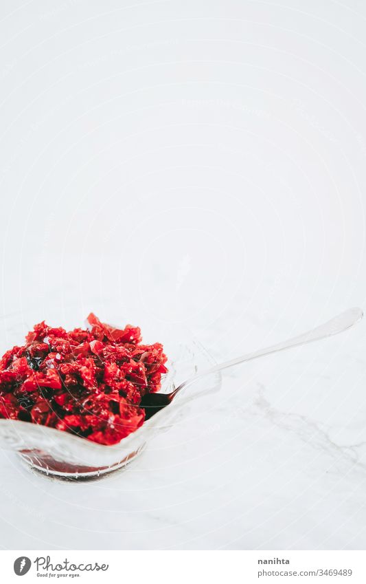 Köstliche Schale mit Himbeergelee Götterspeise Dessert Beeren Versuchung Lebensmittel süß Gesundheit einfach rot Gelatine lecker Stillleben Textfreiraum