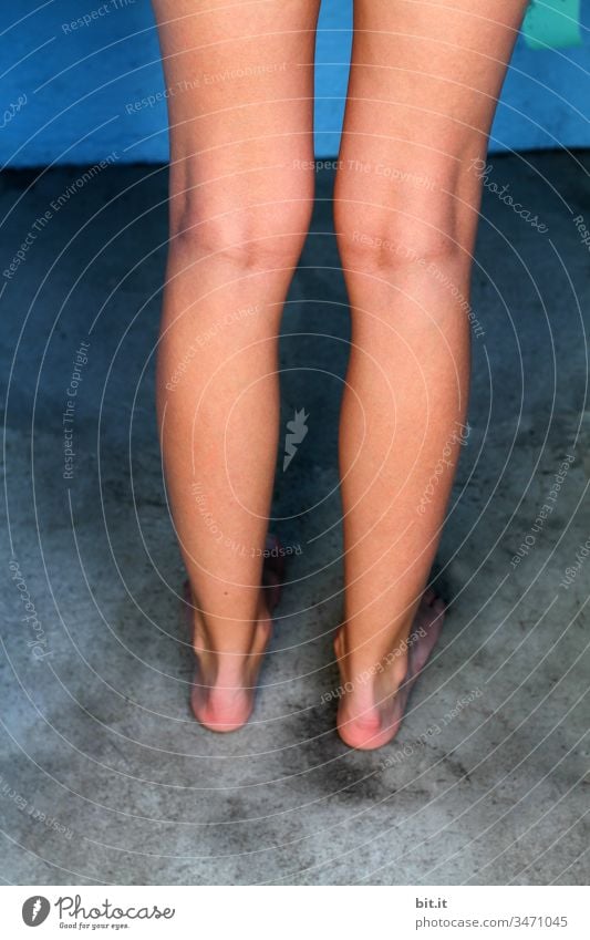 Mai Wanderung - einmal zur Toilette und zurück Beine Nackte Haut nackt schlank Frau feminin Mensch dünn Junge Frau Akt Weiblicher Akt schön Körper