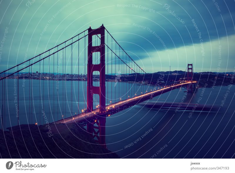 Drunter und drüber Tourismus Städtereise Himmel Horizont schlechtes Wetter Hügel Stadt Skyline Bauwerk Sehenswürdigkeit Golden Gate Bridge Verkehr
