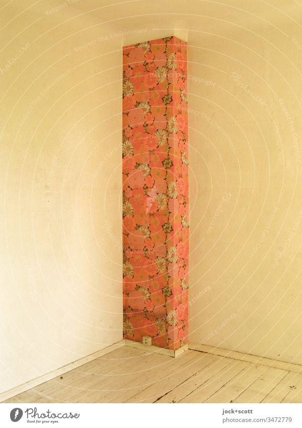 auffällige Ecke im Raum durch Muster eckig einfach Hintergrundbild Wand Design Kreativität floral Mustertapete Ecklösung Holzdielen lackiert Raufasertapete
