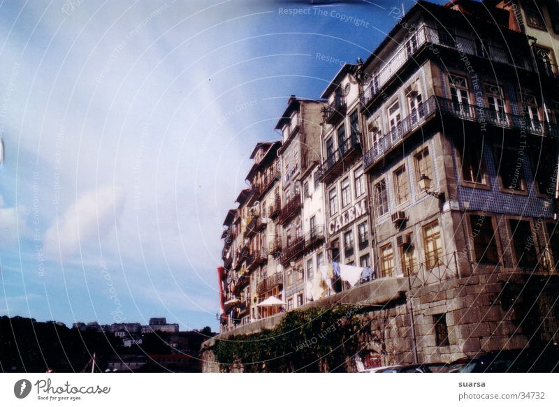 Porto in der Sonne Ferien & Urlaub & Reisen Haus Küste Portugal Europa Stadtzentrum Altstadt bevölkert Bauwerk Gebäude Architektur Fassade alt Portwein Farbfoto