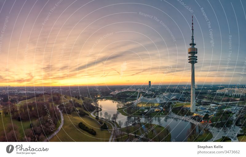 Die beeindruckende Skyline der bayerischen Landeshauptstadt München. Park Dröhnen Business beliebt Gebäude Arbeit See Sonnenuntergang Himmel schön Kapital