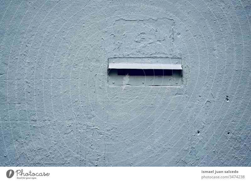 Briefkasten an der blauen Wand Fassade Gebäude Haus Straße alt Korrespondenz Post Objekt Außenseite Design Außenaufnahme Farbfoto