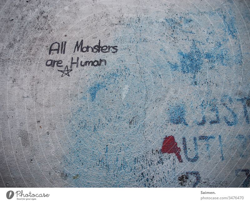 Alle Monster sind menschlich tagg Graffitti Straßenkunst beton Zauberstab Fassade schrift Spruch Korkenzieher Aussage Politik & Staat Sozialkritisch