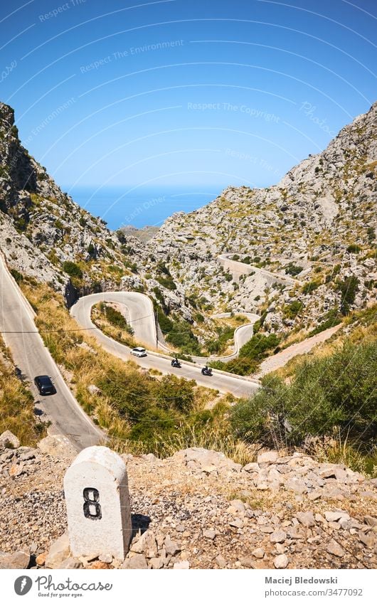 Kurvige Bergstraße an der Küste Mallorcas. Spanien Berge u. Gebirge Straße reisen Landschaft Laufwerk Reise Ausflug Himmel MEER Kurve geschlängelt steil Natur
