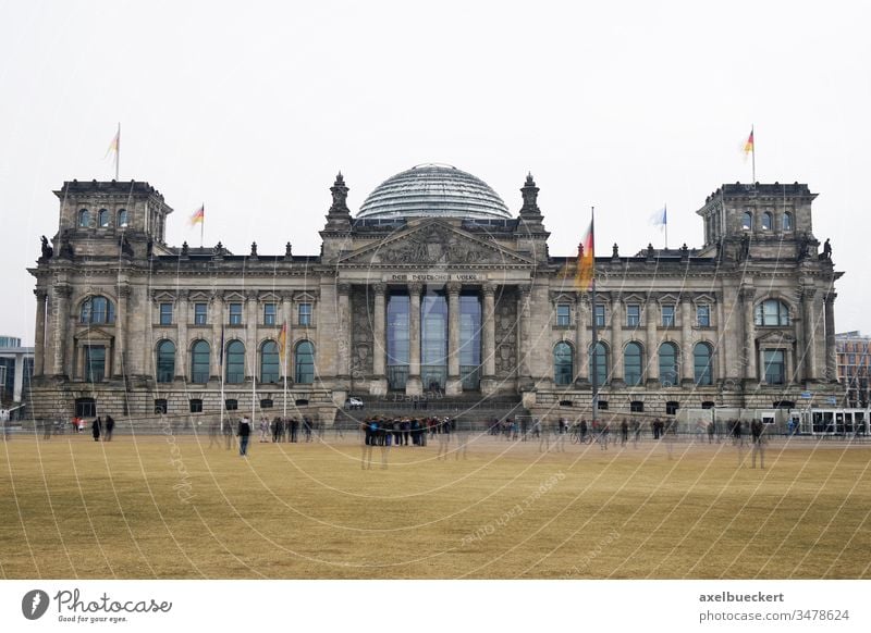 Bundestag Reichsstagsgebäude in Berlin bundestag Reichstag reichstagsgebäude Deutscher Bundestag Wahrzeichen regierungsviertel Parlament Regierung Deutschland
