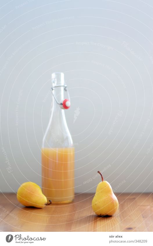 ...soll gesund sein Frucht Birne Getränk trinken Erfrischungsgetränk Saft Flasche Gesundheit lecker süß orange genießen Vitamin Vitamin C Gesunde Ernährung