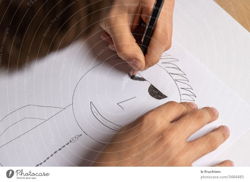 Kind zeichnet ein Männchen zeichnen Strichmännchen Strichzeichnung Bleistift Zeichnung Hand Kreativität Künstler Nahaufnahme Farbfoto malen Freizeit & Hobby