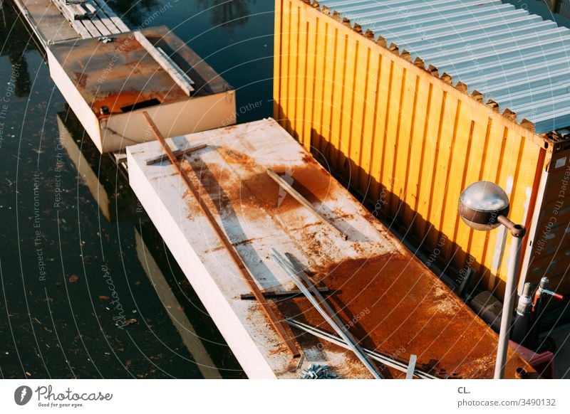container Container containerhafen Lampe Laterne Hafengebiet Fluss Wasser Güterverkehr & Logistik Schifffahrt Binnenschifffahrt Verkehr Industrie Wirtschaft