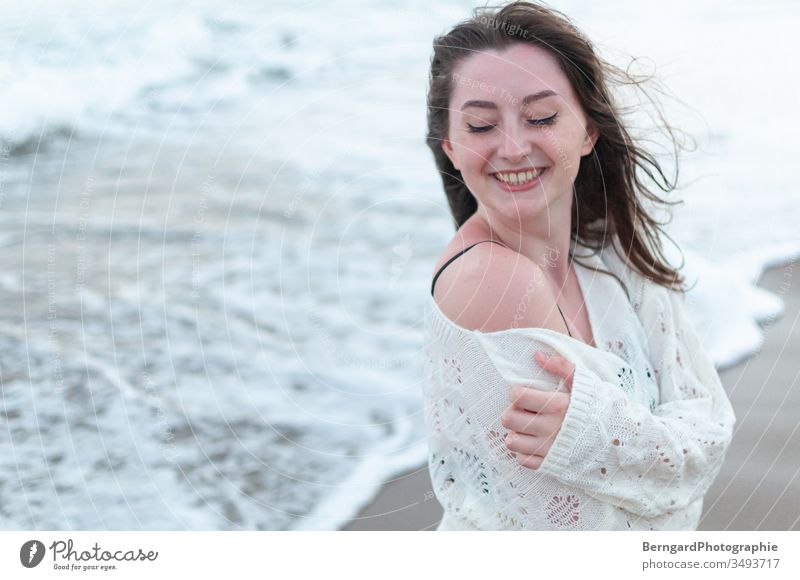 girl at sea Meer Wasser Strand Sand Ferien & Urlaub & Reisen happy Smiley frau schön