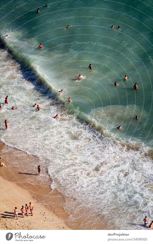 Badevergnügen in Nazaré braun wasser... Tourismus Sand Umwelt selbstbewußt Wassersport Europa blau Sonnenlicht Spuren Außenaufnahme Freizeit & Hobby grün