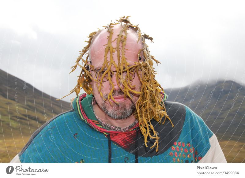 Ein Mensch in Schottland Natur Landschaft Berge u. Gebirge Europa Großbritannien Mann Brille Ferien & Urlaub & Reisen Haare Algen