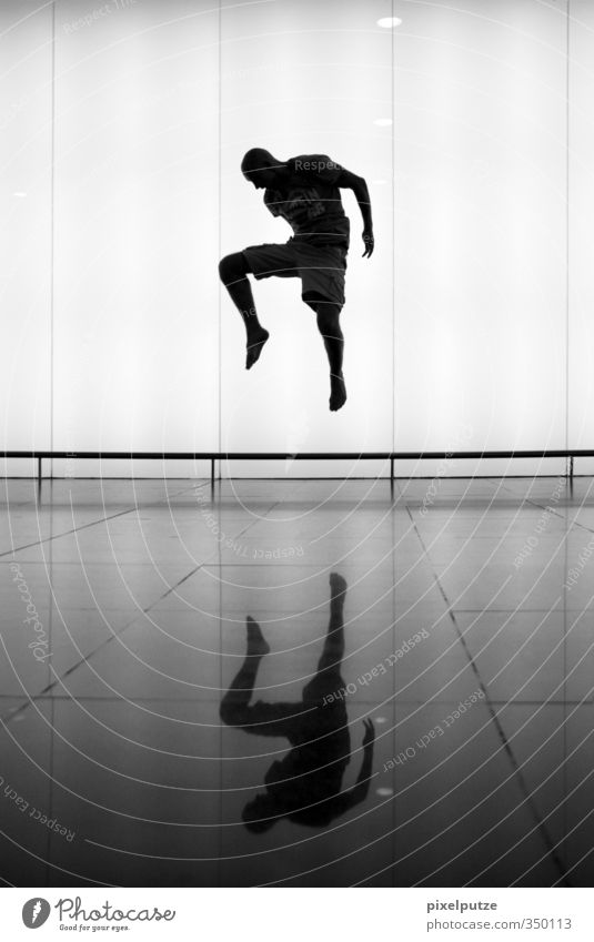 Yin und Yang Stil Sinnesorgane maskulin Körper 1 Mensch Fitness fliegen leuchten Selbstbeherrschung Spiegelbild Spiegelung Sprung Leicht Gegner Horizont