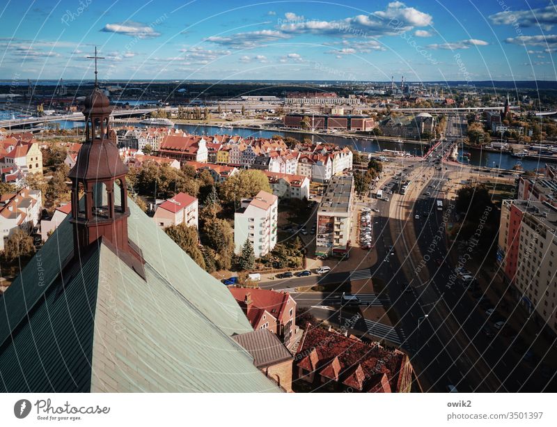 Übersichtlich Großstadt Polen Hafenstadt Stettin Szczecin urban Vogelperspektive Blick von oben Häuser modern Kirche Kreuz Gotteshaus Dom Christliches Kreuz