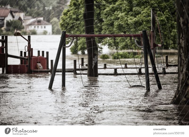 # 754 Hochwasser Passau Inn Spielplatz Schaukel Wasser Fluss Katastophe Angst Zukunftsangst Gedeckte Farben Frucht verwüstet Schlamm Donau Bayern