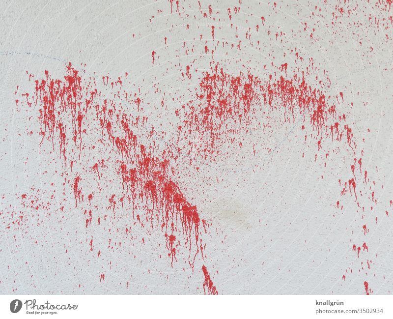 Rote Farbspritzer auf weißer Wand rot Kunst Farbfoto abstrakt Graffiti Strukturen & Formen Menschenleer Außenaufnahme Muster Nahaufnahme Farbe