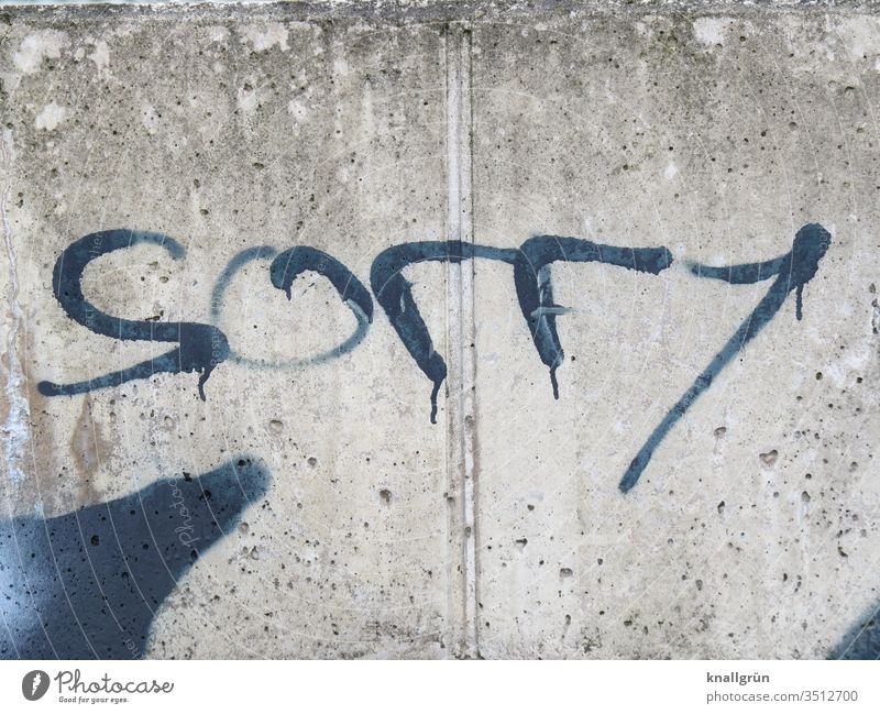 Das Wort „Sorry“ als Graffiti auf eine graue Betonwand gesprüht Kommunizieren Dehnungsfuge Buchstaben Englisch Fremdsprache schmutzig Typographie Wand