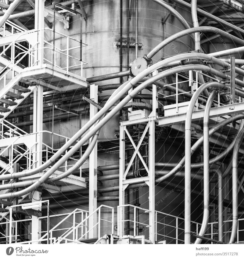 Rohrleitungen eines chemischen Betriebs Chemieindustrie Anlagentechnik Industrieanlage Stahl Linie Fabrik Energiewirtschaft Chemiewerk Technik & Technologie