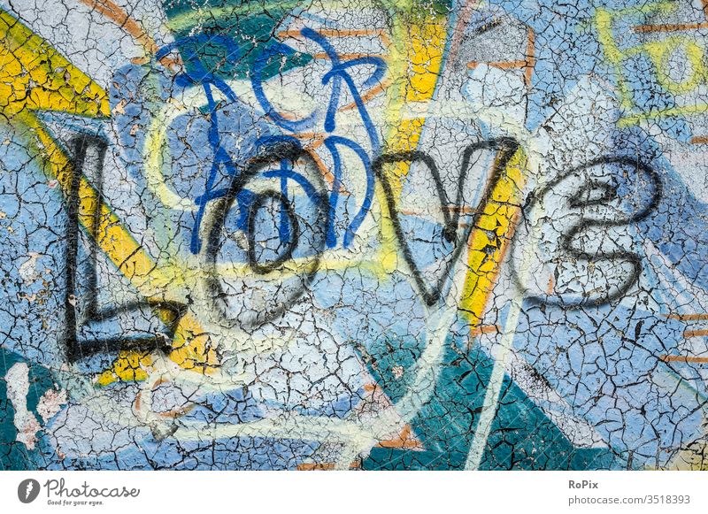 Love Graffiti Beton Biene Fisch Wal bee Mauer Vandalismus Kunst Straßenkunst art streetart Sprayer cartoon Sage Symbol Fassade conctrete Stein urban Tiere