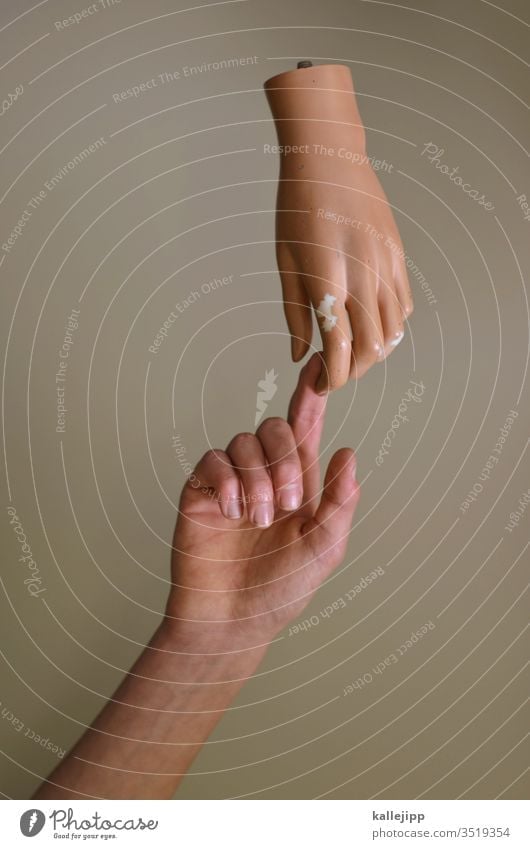 get in touch Hand Finger Berührung Religion & Glaube Gott Mensch coronavirus übertragung Farbfoto Arme hoch Zeigefinger Fingernagel Nahaufnahme Mittelfinger