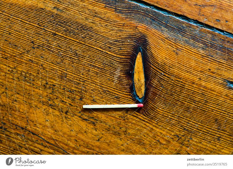 Streichholz brand brennen buchstabe challenge flamme maserung photocase schrift streichholz zirkel diele fußboden holzfußboden