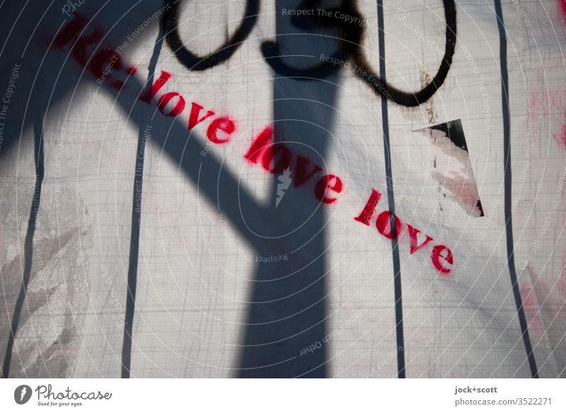 Re: love love love Plane Straßenkunst Gegenlicht Typographie Wort Englisch Kreativität Detailaufnahme Subkultur Silhouette stencil Liebeserklärung expressiv 3