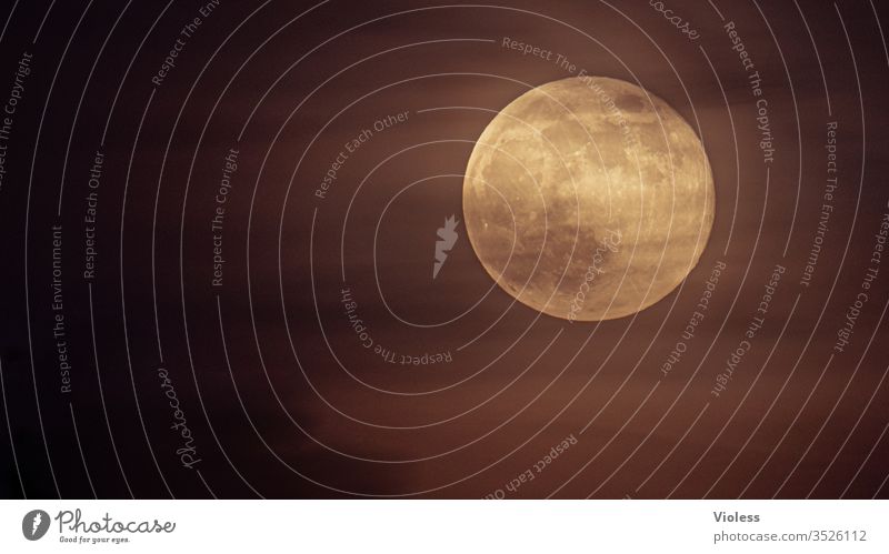 Vollmond im Wolkennebel Mond Nacht Dunkel Supervollmond Luna All Weltall Planet leuchten