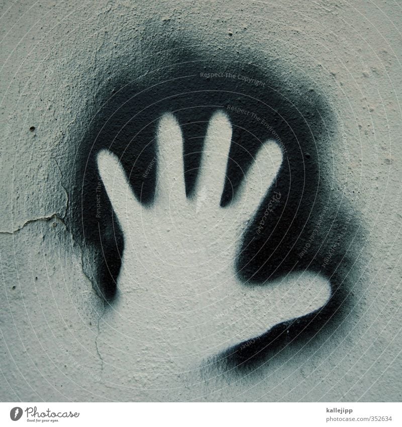 hi! Hand 1 Mensch Zeichen Graffiti trendy grau schwarz Finger anonym Hallo Gruß Außerirdischer Mauer Felszeichnungen Indianer Farbfoto Außenaufnahme