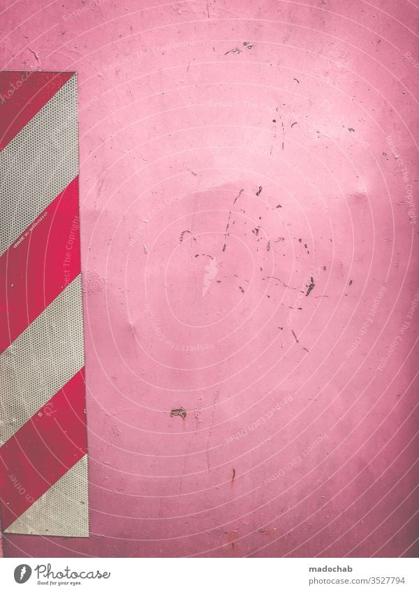 Achtung: Pink! rosa Vorsicht Warnung Metall Container Hinweisschild Menschenleer Schilder & Markierungen Warnhinweis Zeichen Sicherheit Warnschild Farbfoto