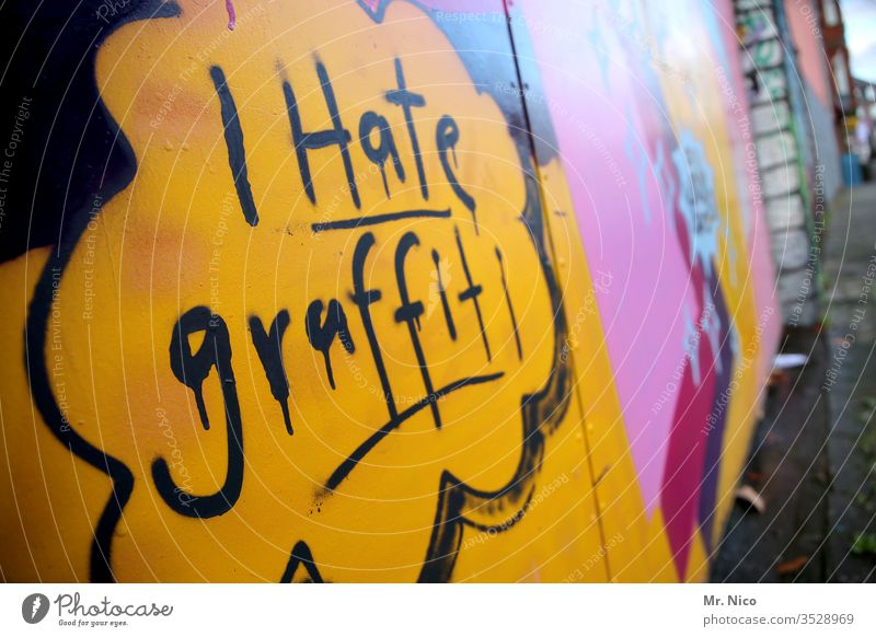 I hate graffiti grafitti Schriftzeichen Graffiti Wand gesprüht Subkultur rebellieren rebellisch Kunst Design Lifestyle Jugendkultur Kultur Mauer Fassade