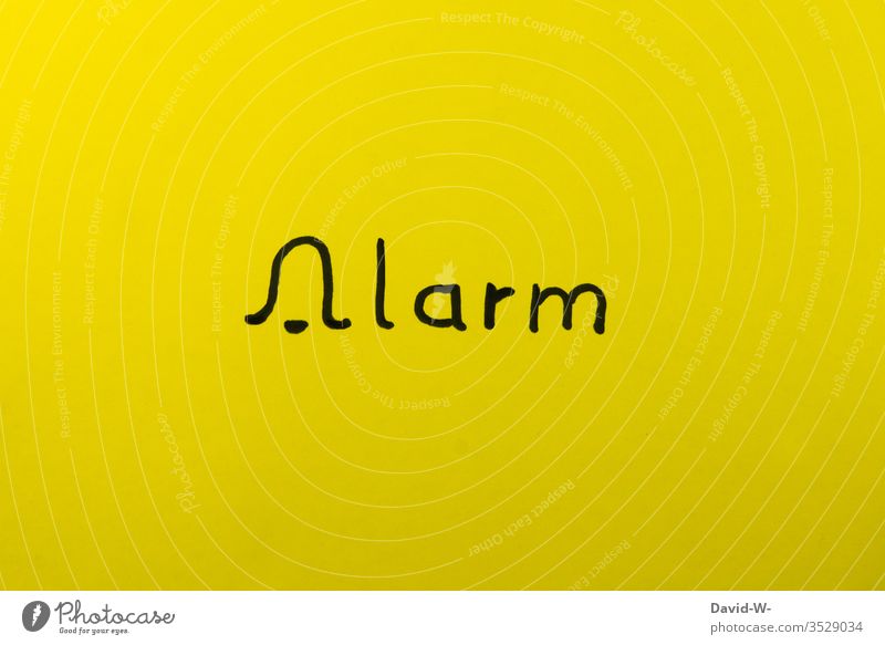 Wortspiel - Alarm - Zeichnung einer Glocke mit gelben Hintergrund Alarmanlage alarmglocke Achtung Farbfoto Vorsicht Vorsichtsmaßnahme Außenaufnahme Kreativität