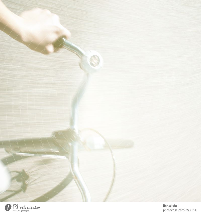 psyclist Freizeit & Hobby Ausflug Fahrradfahren Hand Verkehr Straße Wege & Pfade Eile Überstrahlung Lichterscheinung lichtvoll Bewegung Bewegungsunschärfe