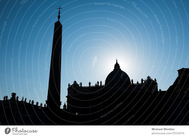 Petersdom gegen die Sonne Abstrakt Basilika Blende Gegenlicht Katholische Kirche Künstlerisch Papst Petersbasilika Peterskirche Rom San Pietro in Vaticano