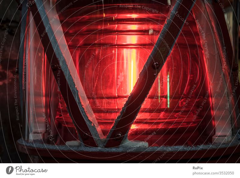 Innerhalb Einer Großen Leuchtturm Fresnellinse Stockfoto - Bild von  technologie, ausrüstung: 128259716