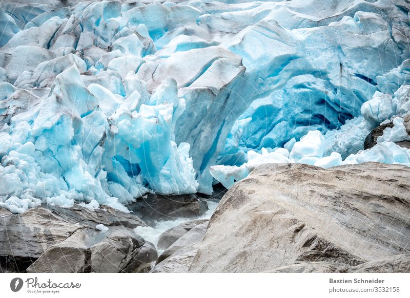 Der Nigardsbreen - Gletscher im Jostedalsbreen in Norwegen wandern Außenaufnahme Natur Landschaft Farbfoto Berge u. Gebirge Europa Fjord Eis Klimawandel